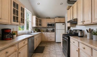 24 Little Bay Ln, Branford, CT 06405