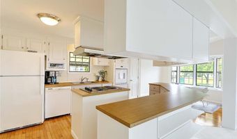 7 Queens Rd, Attleboro, MA 02703