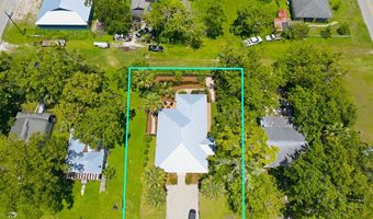 165 10th St, Apalachicola, FL 32320