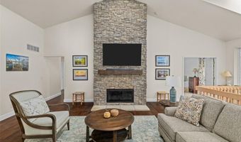 915 Timber Glen Ln, Ballwin, MO 63021