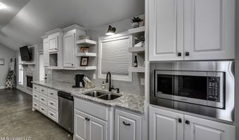 730 Sawgrass Lakes Dr, Brandon, MS 39042