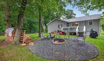 79 Pembroke Ave, Acushnet, MA 02743