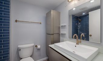 5500 HOLMES RUN Pkwy 1005, Alexandria, VA 22304