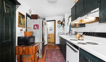 23 Willow St, Newport, RI 02840