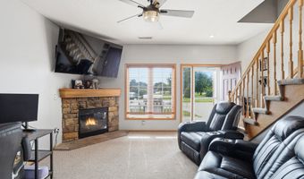 822 Red Hawk Way SE, Altoona, IA 50009