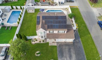 48 Poplar St, Beachwood, NJ 08722