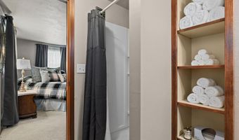58 CRESTVIEW Dr, Appleton, WI 54915