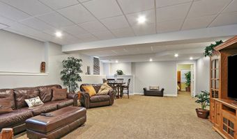 575 Hidden Creek Dr, Antioch, IL 60002