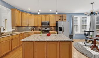 4001 Whitehall Ln, Algonquin, IL 60102