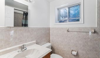 5813 MIDHILL St, Bethesda, MD 20817