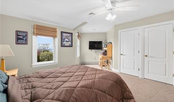 75 N Cliff Dr, Narragansett, RI 02882