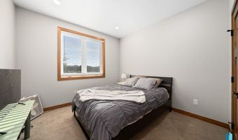 1012 S Nicholas Ave, Brandon, SD 57005