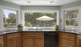 2142 Klamath Dr, Camarillo, CA 93010