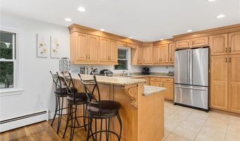 7 Jencks Rd, Cumberland, RI 02864