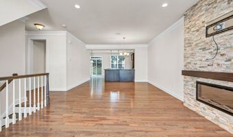 10 Putnam Ln 10, Danbury, CT 06810