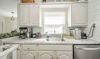 922 Alhambra Dr, Anderson, IN 46012