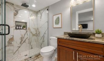 549 Clubhouse Dr, Banner Elk, NC 28604