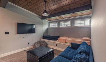917 McDonald Dr, Amsterdam, NY 12070