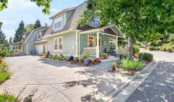 866 Blackberry Ln, Ashland, OR 97520