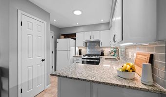 170 Cascade Terrace Dr, Ballwin, MO 63021