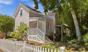 21 Clinton Ave, Newport, RI 02840