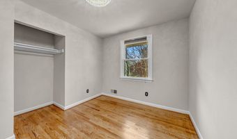 8706 BRAEBURN Dr, Annandale, VA 22003