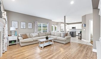 14 Brittany Dr, Bayville, NJ 08721