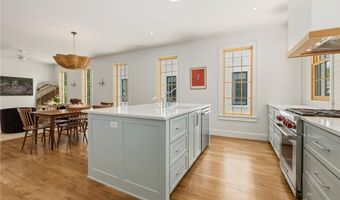 349 SE 4th St, Bentonville, AR 72712
