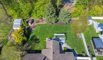 18 Evergreen Dr, Bayonne, NJ 07035