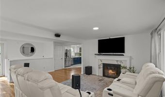21 Lake Dr, North Kingstown, RI 02852