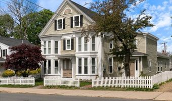 87 Friend St A, Amesbury, MA 01913