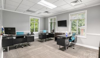 8037 Corporate Center Dr, Charlotte, NC 28226
