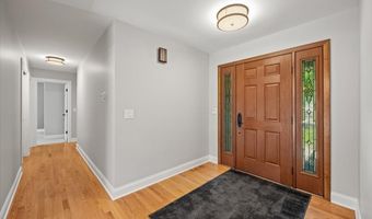 725 N Vista Dr, Algonquin, IL 60102