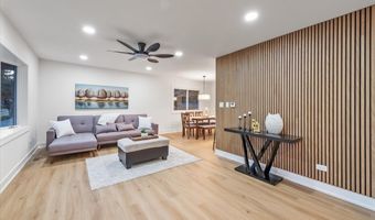 1942 Trail Ridge St, Arlington Heights, IL 60004