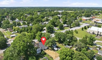 309 W Locust St, Aurora, MO 65605