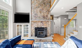 60 Camelot Dr, Bedford, NH 03110