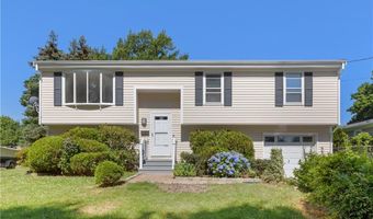 94 Ridgewood Rd, Middletown, RI 02842