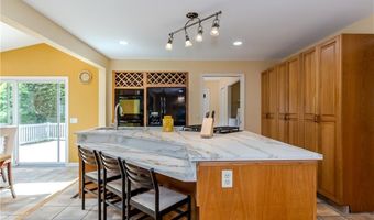 41 Holly Hill Ln, Cranston, RI 02921