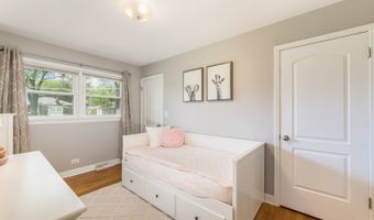 302 S Patton Ave, Arlington Heights, IL 60005