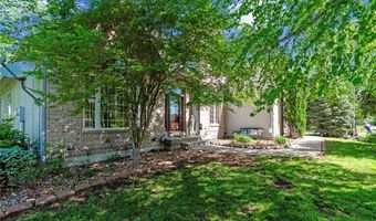 15733 Pine Cir, Basehor, KS 66007