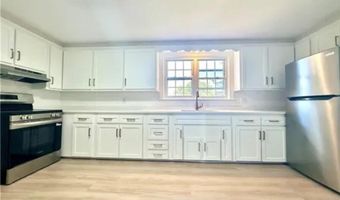 426 Metacom Ave 2, Bristol, RI 02809
