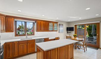 2409 E Greshan Ct, Arlington Heights, IL 60004