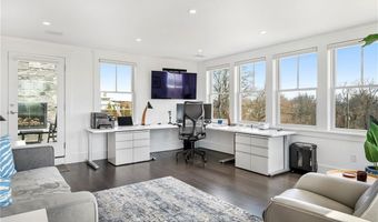 592 Tuckerman Ave, Middletown, RI 02842