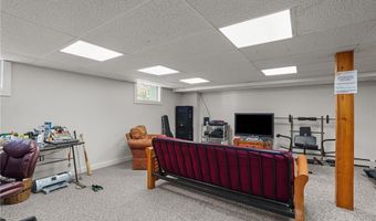 60 Ayrault St, Newport, RI 02840