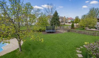 3 BLACKWOLF Ct, Algonquin, IL 60102