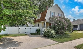 15 Wollaston St, Cranston, RI 02910