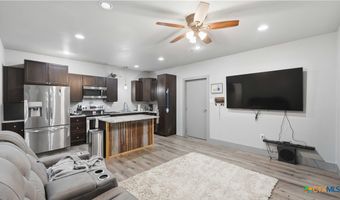 731 County Road 356, Adkins, TX 78101