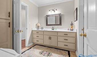 106 Collier Dr, Albertville, AL 35951