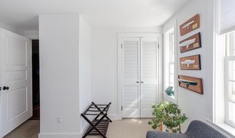 3 Vicksburg Pl, Newport, RI 02840