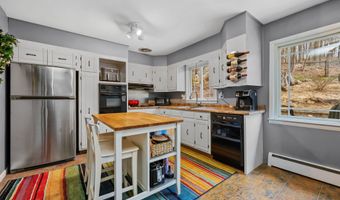 3 Mary Ann Dr, Danbury, CT 06811